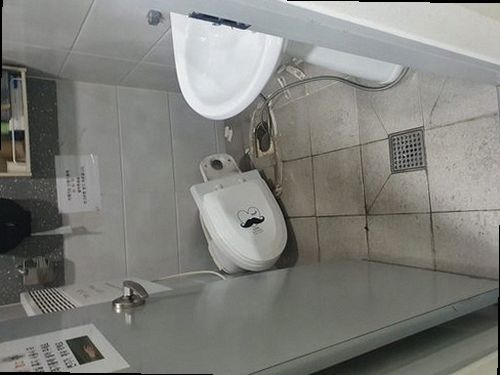 의정부 낙양동 하수구막힘 배수 속도와 물 고임 상태를 확인하는 모습